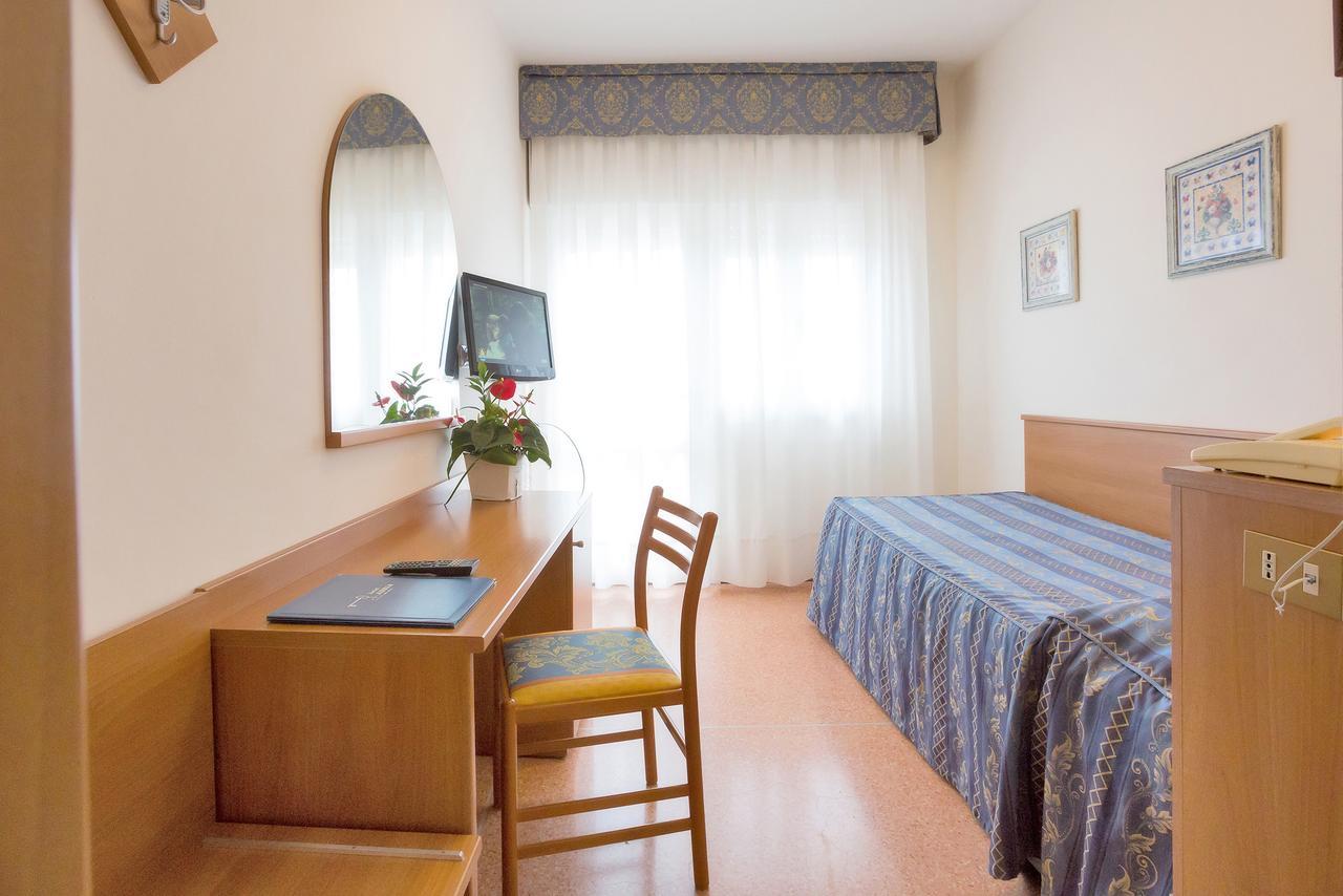 Hotel Adria Sul Mare Caorle Exterior photo